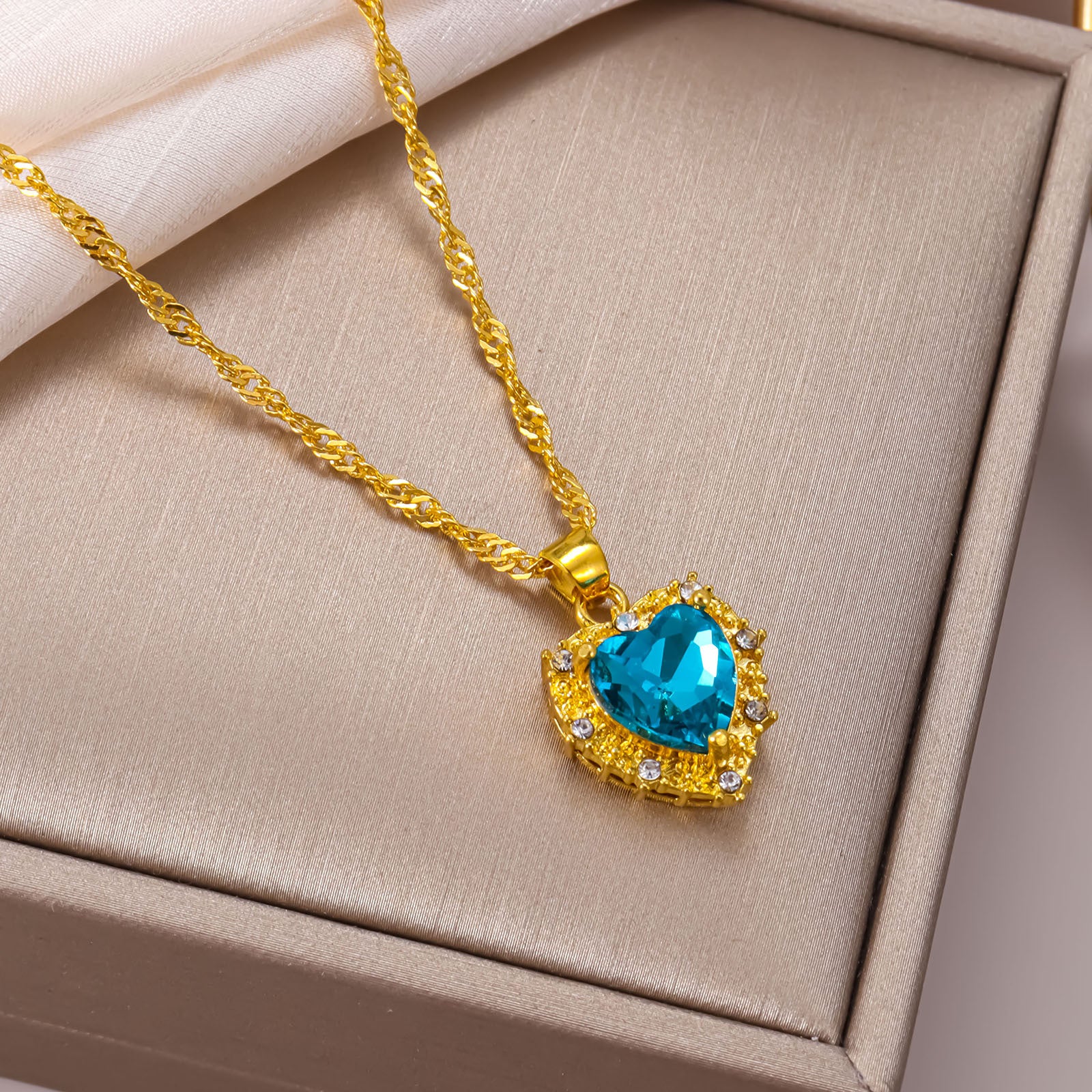 Wholesale Pink Diamond Heart Shaped Zircon Necklace